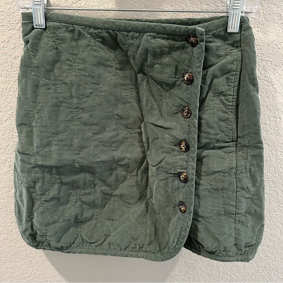Madewell Corduroy Quilted Mini Skirt in simply sage green - Picture 3 of 9